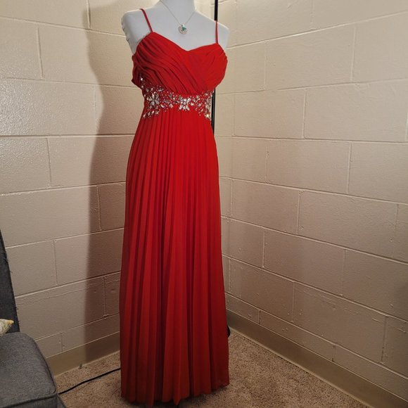Beautiful Red Jeweled/Beaded Prom Dress - Picture 1 of 10
